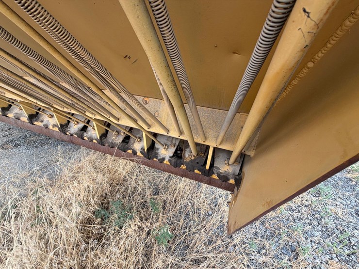 #2526-•-etnyre-chip-seal-machine-image-28