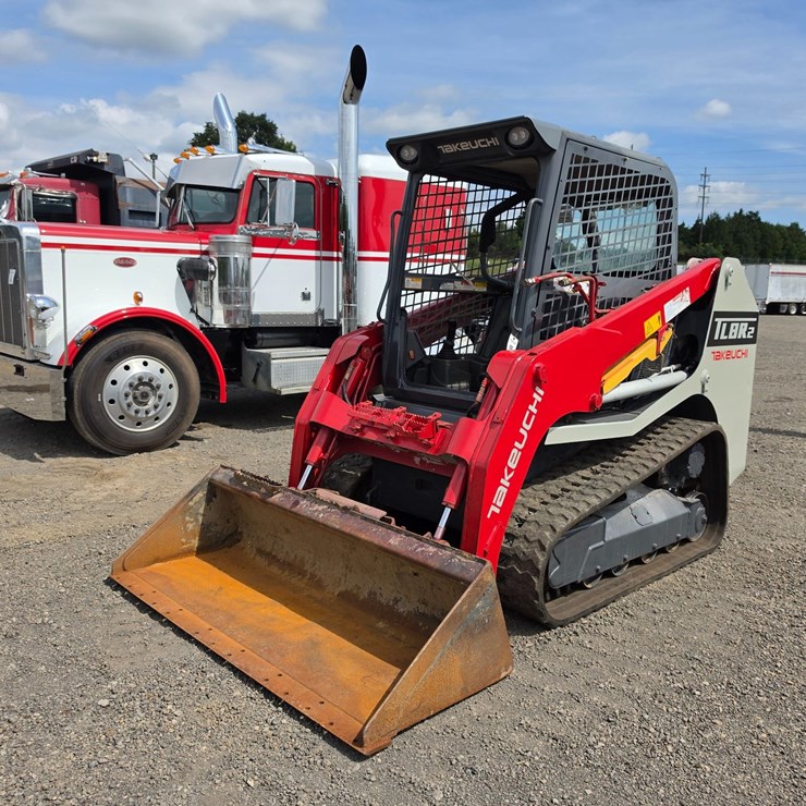 #2099 • TAKENCHI TL 8R2 TRACK SKID STEER