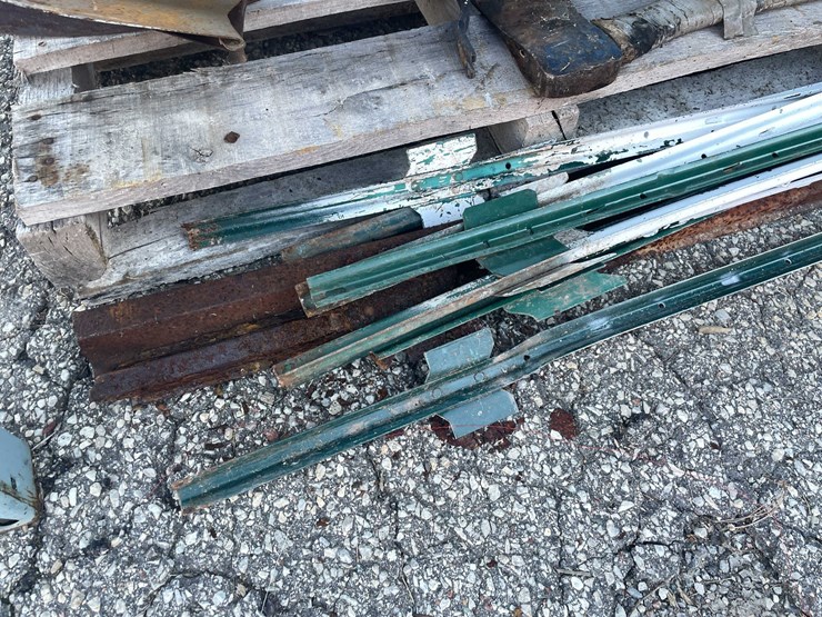 #4094-•-garden-tools-and-fence-posts-(04)-image-4