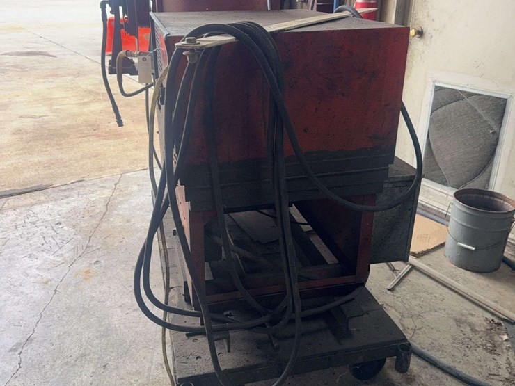 alkota-5301-pressure-washer-with-hose,-reel,-and-burner,-3-phase-hookup,-wand-with-nozzles,-does-run-image-7