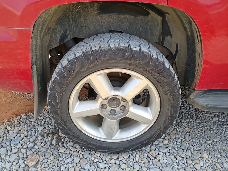 2013-chevrolet-tahoe-image-96