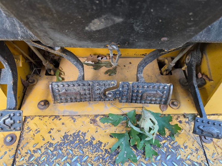 deere-555g-image-32