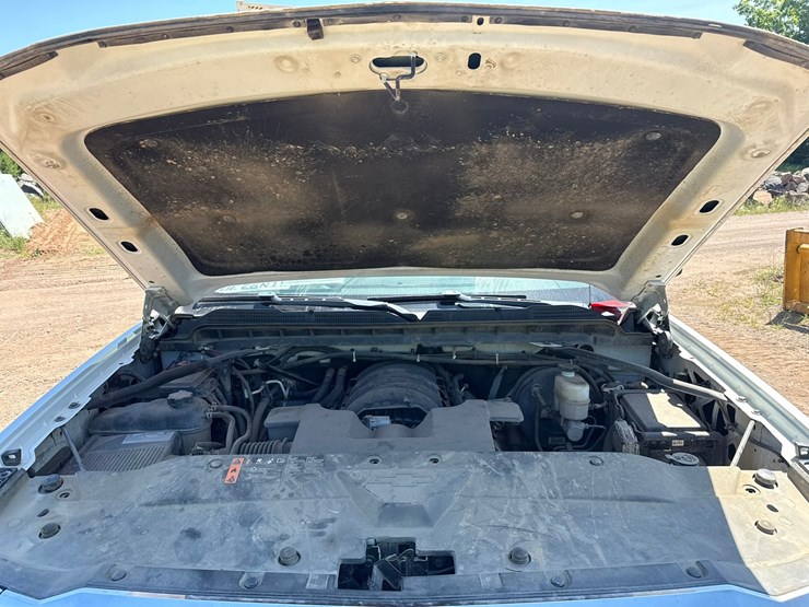 #1395-•-2019-chevrolet-silverado-4x4-pickup-truck-image-13