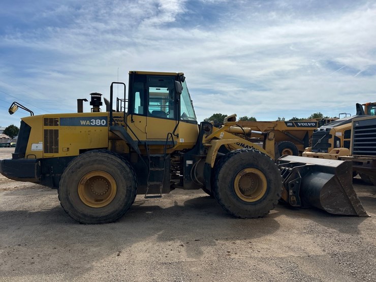 #3650-•-2011-komatsu-w380-6-wheel-loader-image-6