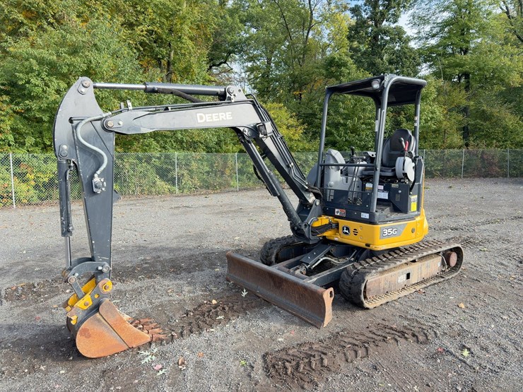 2021-deere-35g-image-1