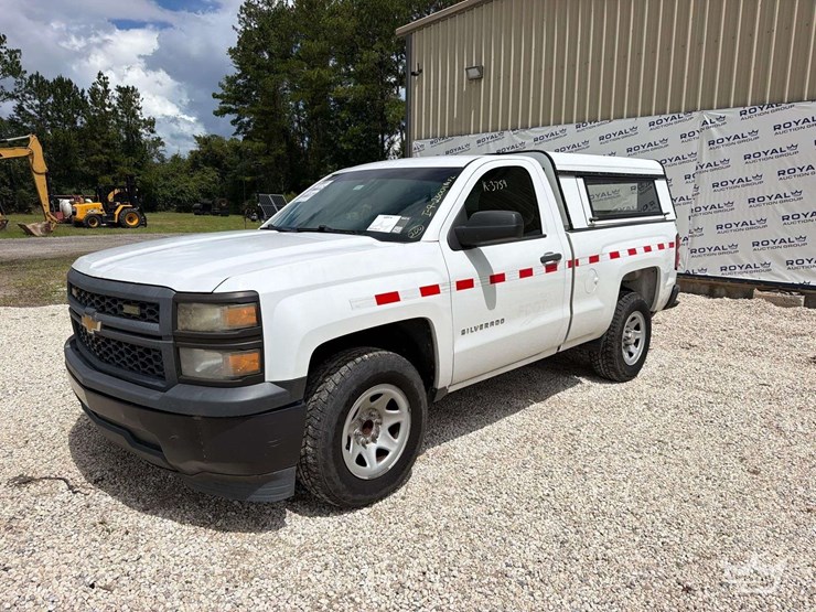 2015-chevrolet-silverado-1500-image-1