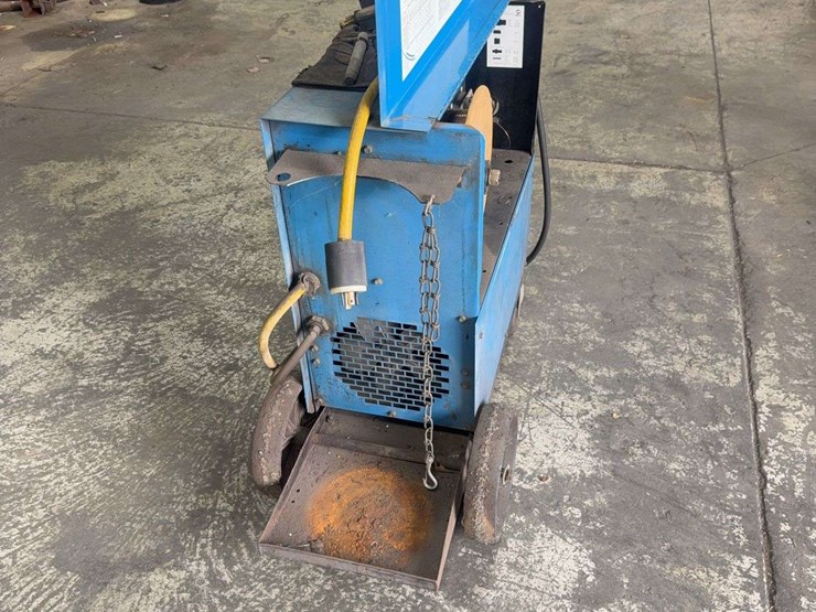millermatic-200-cv/dc-arc-welding-power-source-with-wire-feeder,-wire-feeder-needs-work,-with-leads-image-4