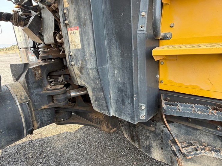 2016-komatsu-hm400-5-image-30