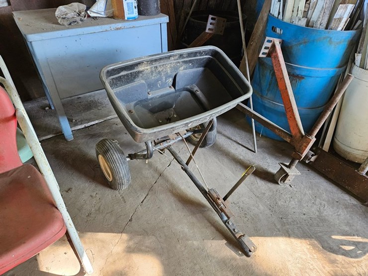 #8756-•-agrifab-lawn-spreader-image-1