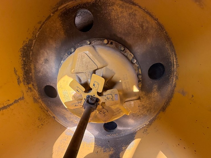 2015-caterpillar-cb66b-image-117