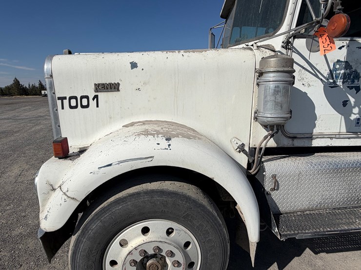 #2532-•-kenworth-w928-tandem-axle-dump-truck-image-9