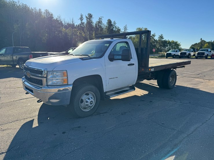 2014-chevrolet-3500-image-1