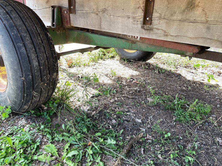 #1610-•-hydraulic-dump-wagon-on-john-deere-running-gear-image-8
