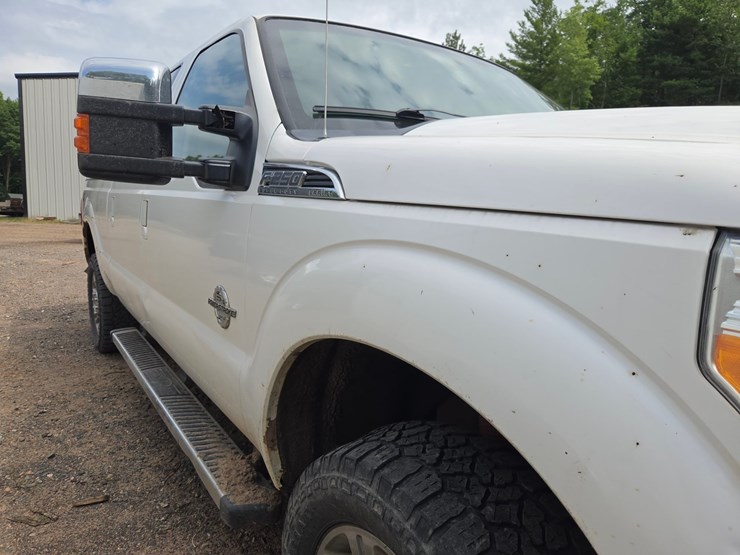 2013-ford-f250-lariat-image-13