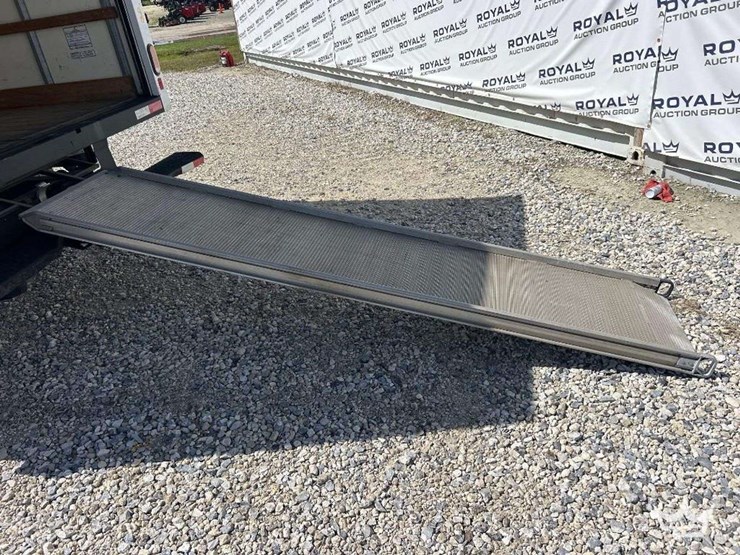 2019-ford-e350-image-17