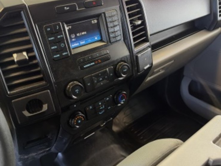 2017-ford-f150-image-21
