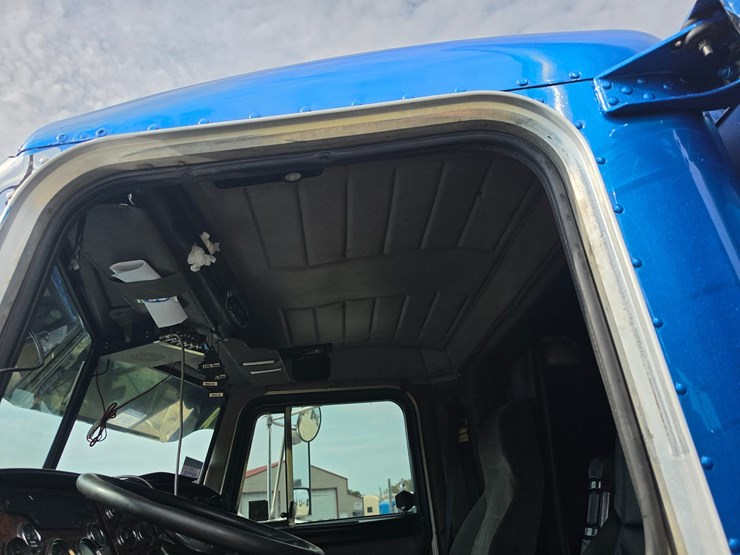 2006-peterbilt-379-image-45