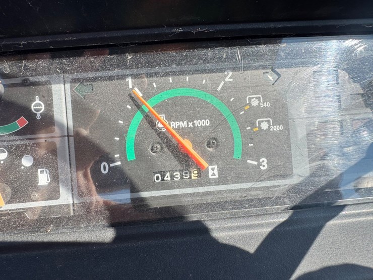 mahindra-2615-image-10