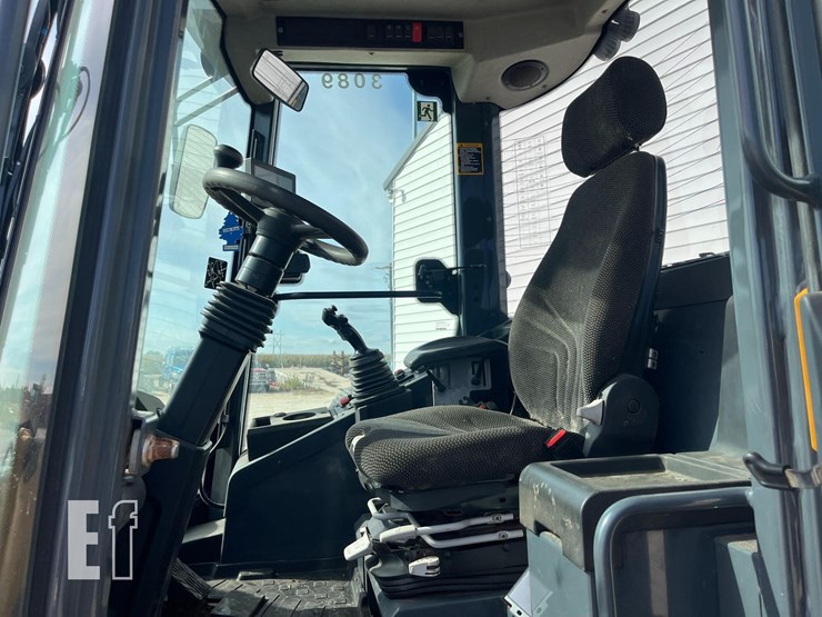 2021-deere-324l-image-6