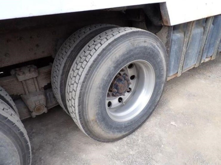 2015-freightliner-114sd-image-67
