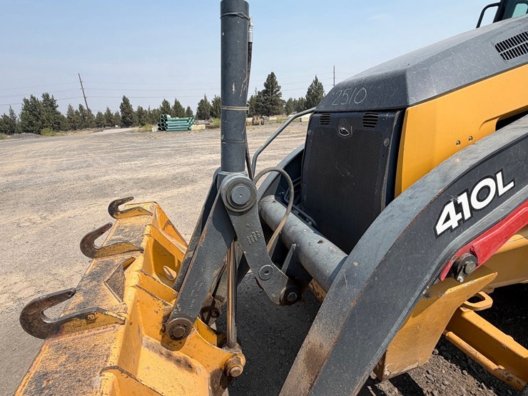 2016-deere-410l-image-11