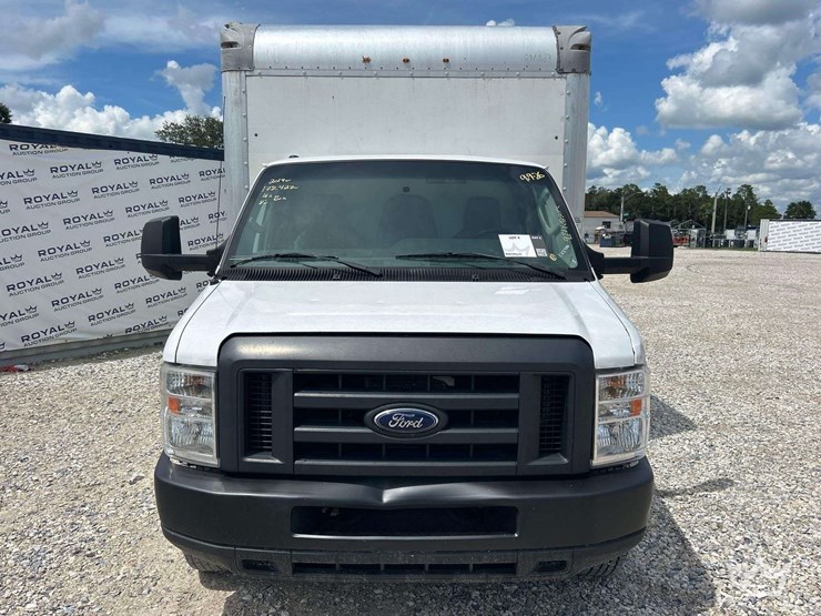2019-ford-e350-image-24