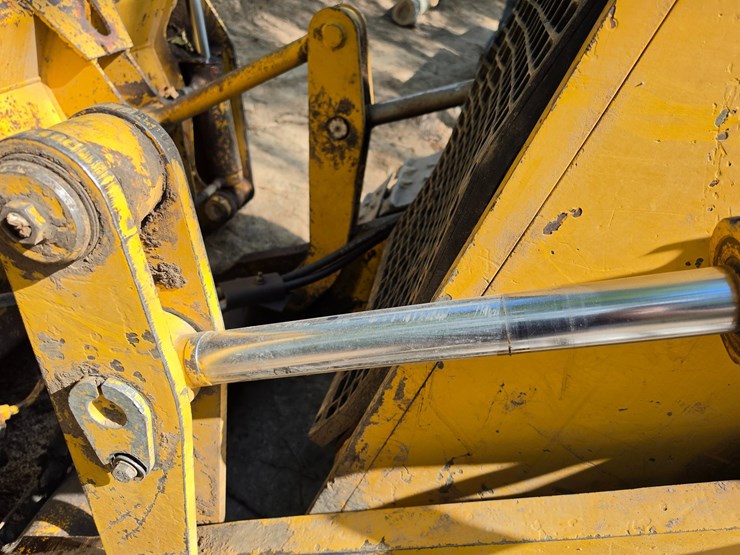deere-555g-image-65