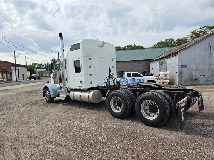 2007-kenworth-w900-image-10