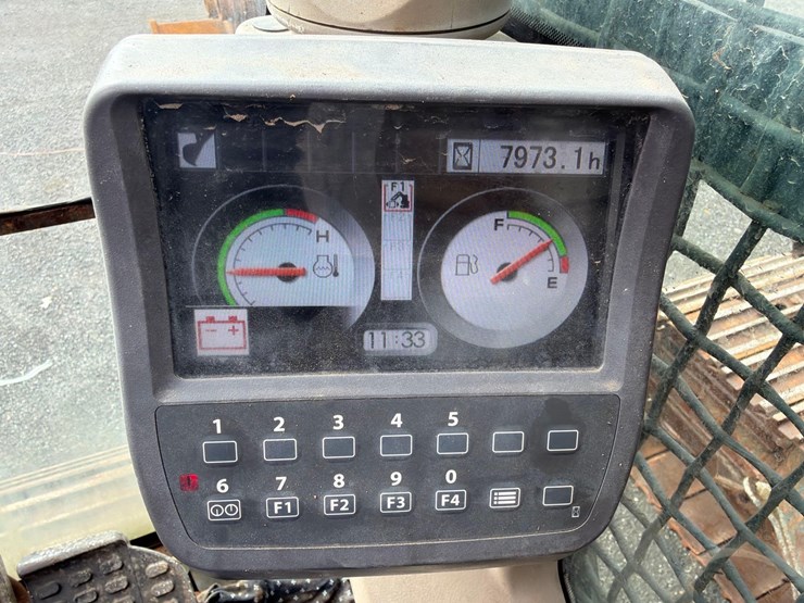 deere-225d-lc-image-27
