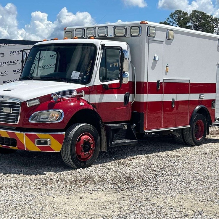 2015 FREIGHTLINER M2 106
