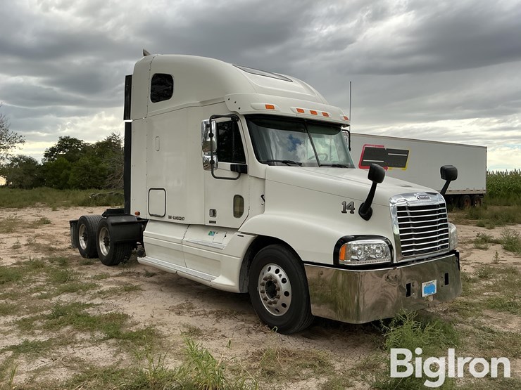 2004-freightliner-century-120-image-3