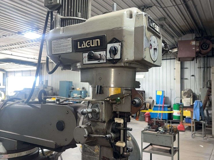 republic--lagun-model:-ftv-2s-turret-milling-machine-with-heidenhain-control-monitor-image-3