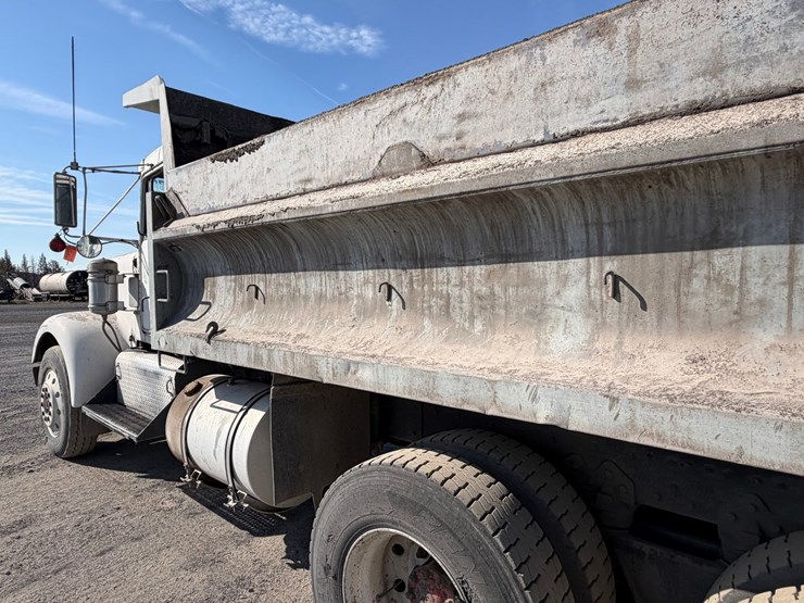 #2532-•-kenworth-w928-tandem-axle-dump-truck-image-34