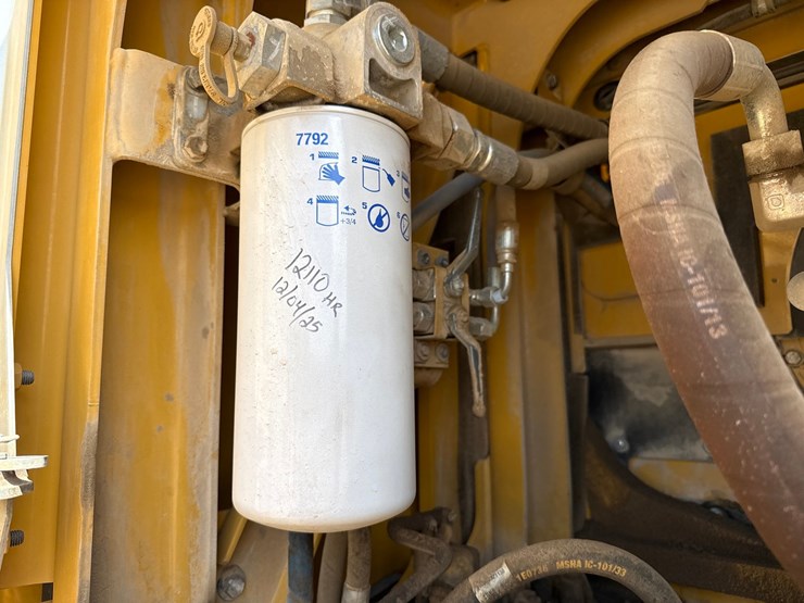 2019-caterpillar-352f-image-62
