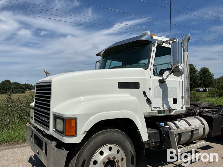 2015-mack-pinnacle-chu613-image-8