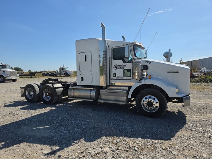 2018-kenworth-t800-image-30