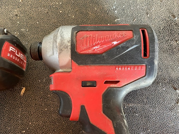 #5511-•-milwaukee-18v-drill-and-drill-driver-image-6