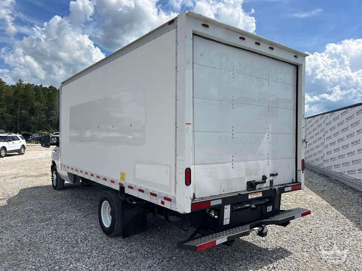 2019-ford-e350-image-4