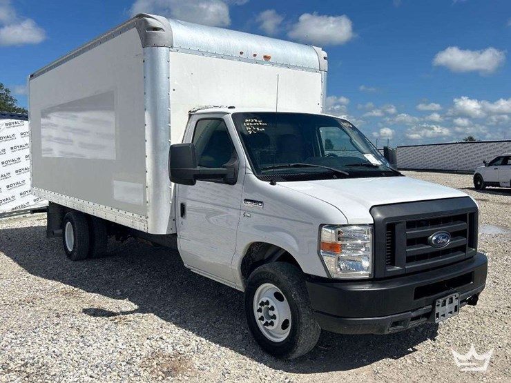 2019-ford-e350-image-2