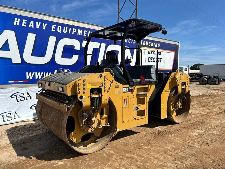 2015-caterpillar-cb66b-image-1
