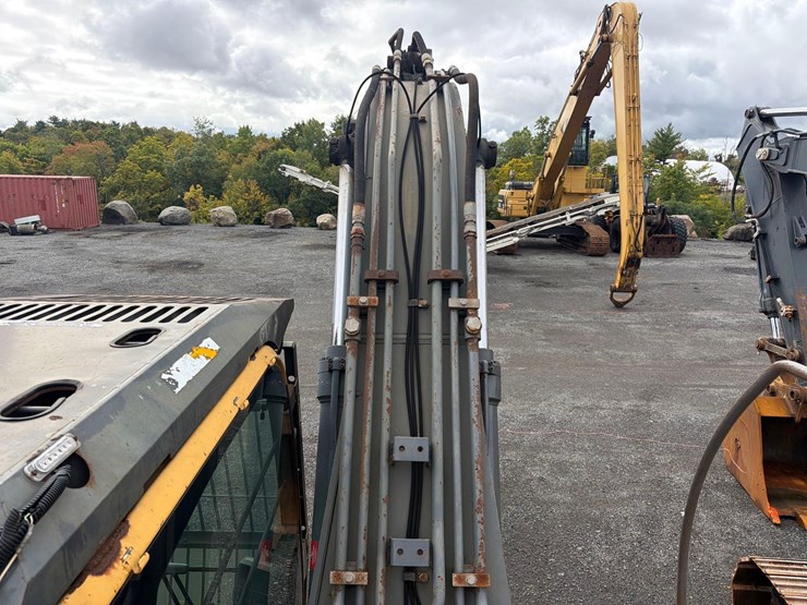 deere-200d-lc-image-24