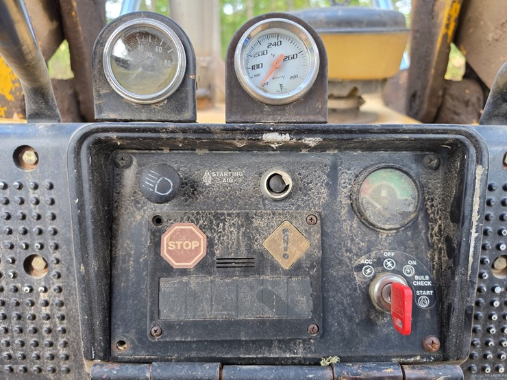 deere-555g-image-31