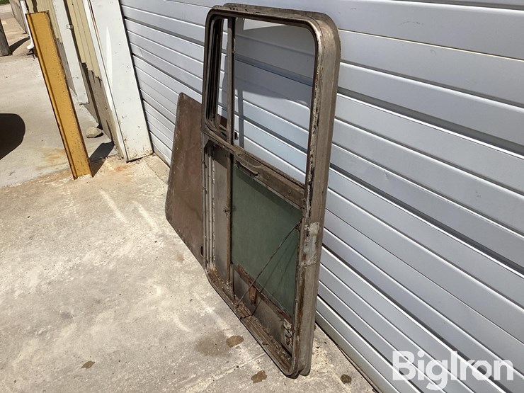 kenworth-post-1973-passenger-side-bottom-latch-door-image-5