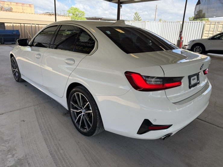 2021-bmw-330i-sdn-image-10