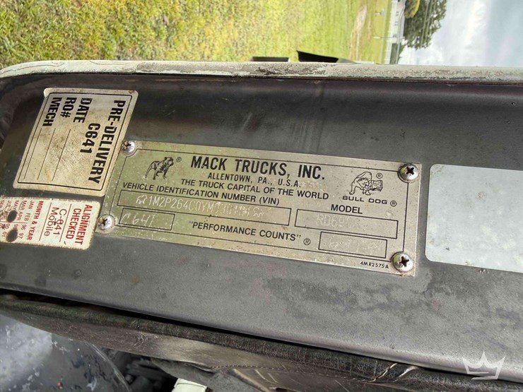 2000-mack-rd690s-image-5