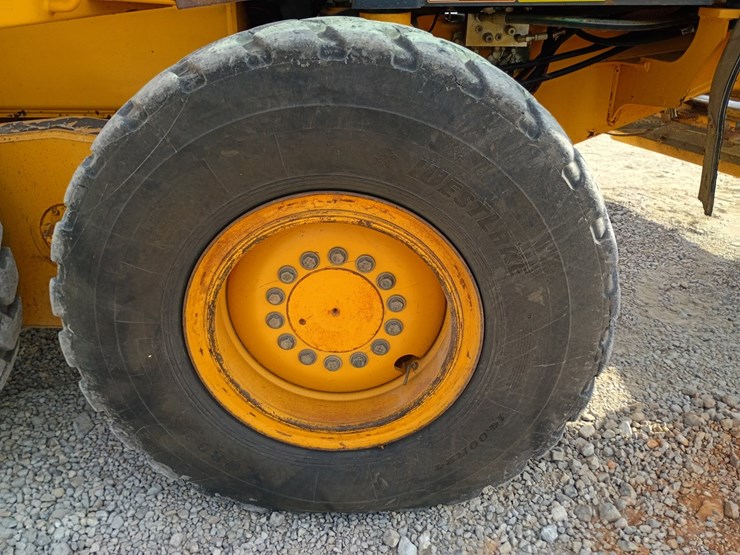 2008-deere-670d-image-95