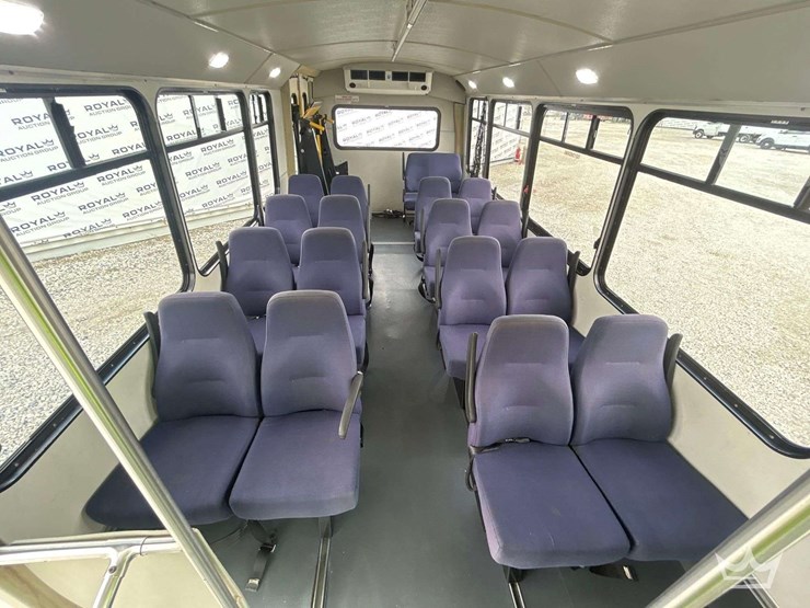 2017-ford-e450-image-11