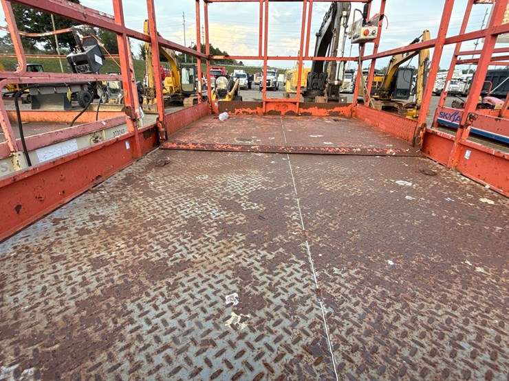 #2083-•-sky-jack-sj7135-scissor-lift-image-12