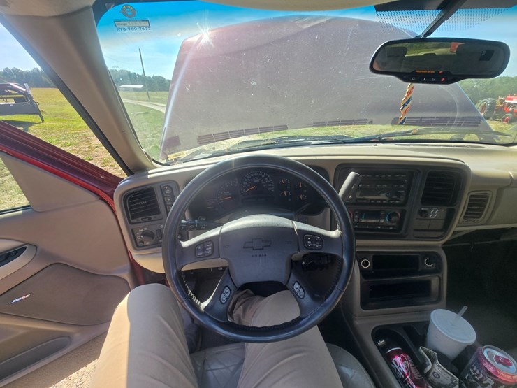 2003-chevrolet-suburban-image-47