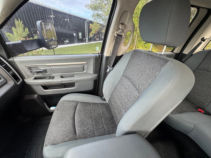 2013-dodge-2500-image-29